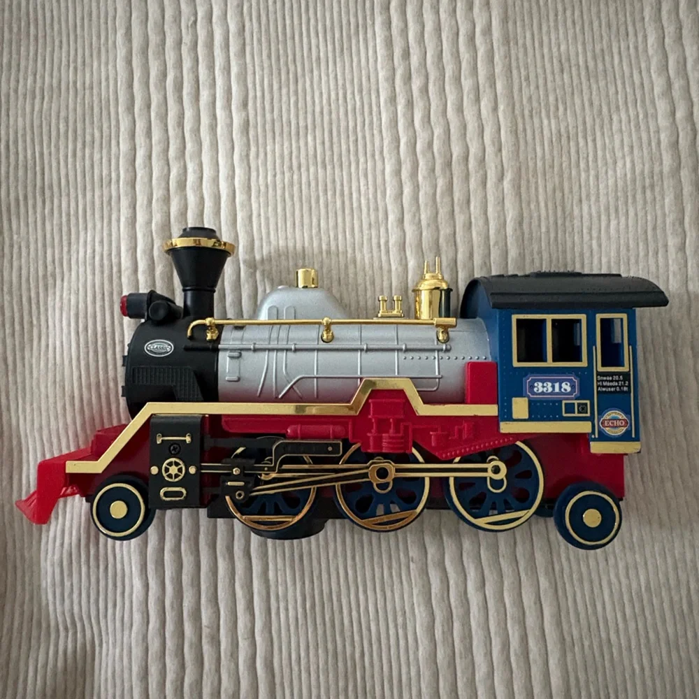 Echo Battery Operated Steaming Train Engine‎ Toy 3318